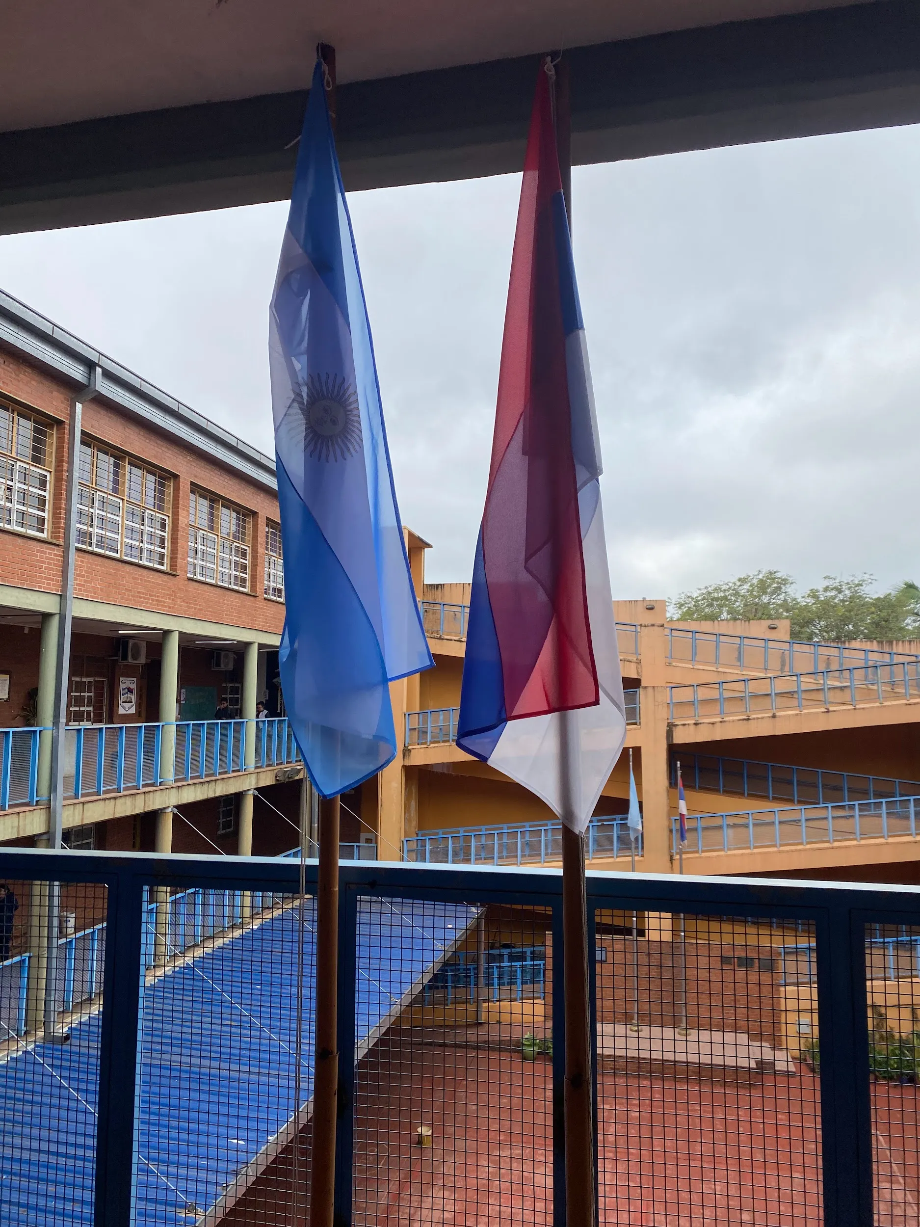 Mástil de Banderas en el patio